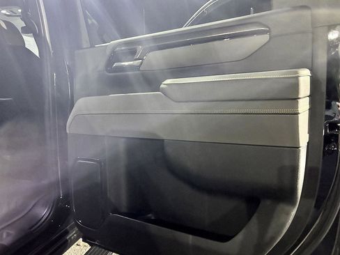 Used 2025 Chevrolet Silverado 2500 ZR2 image 11