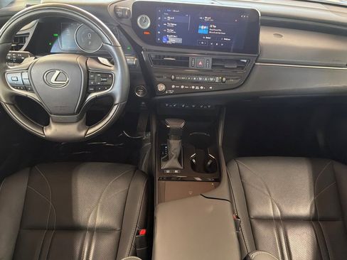 Used 2024 Lexus ES 300h w/ Luxury Package FWD image 13