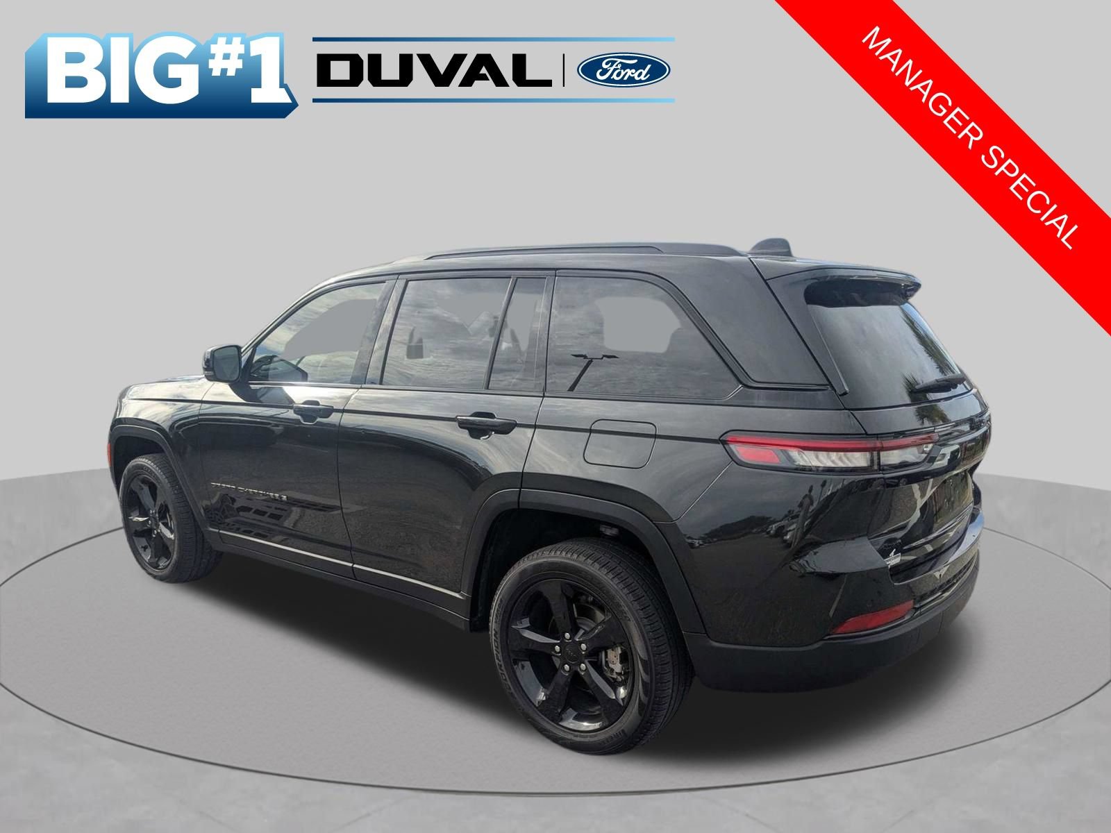 Used 2024 Jeep Grand Cherokee Limited w/ Black Appearance Package AWD/4WD image 6
