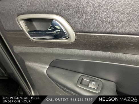 Used 2017 Jeep Grand Cherokee Altitude image 42