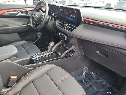 Used 2025 Chevrolet TrailBlazer RS w/ Convenience Package FWD image 15
