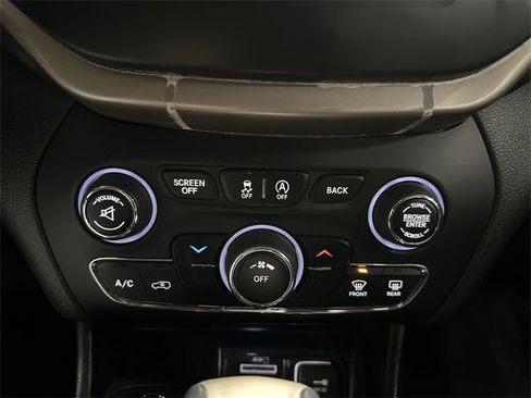 Used 2016 Jeep Cherokee Latitude image 20