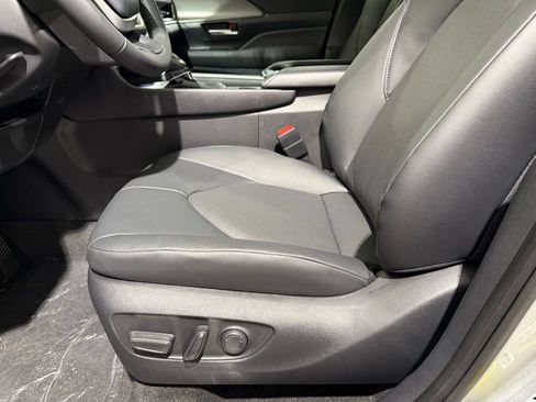New 2026 Toyota Grand Highlander XLE image 14