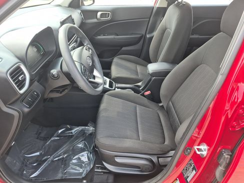 Used 2023 Hyundai Venue SE w/ Cargo Package FWD image 11