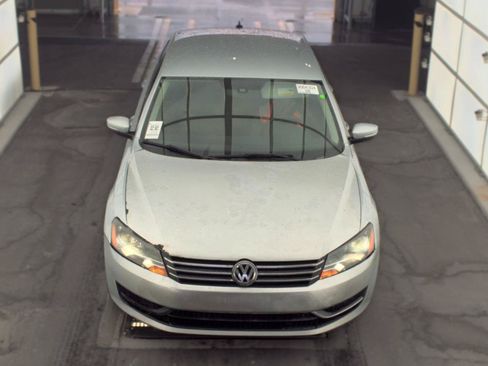 Used 2014 Volkswagen Passat 1.8T SE FWD image 2