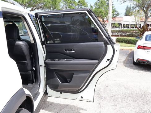Used 2024 Nissan Pathfinder SL FWD image 27
