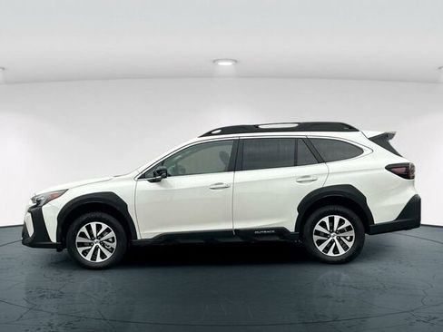 Used 2025 Subaru Outback Premium image 3