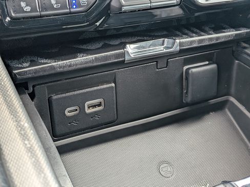 Used 2023 GMC Yukon Denali AWD/4WD image 32