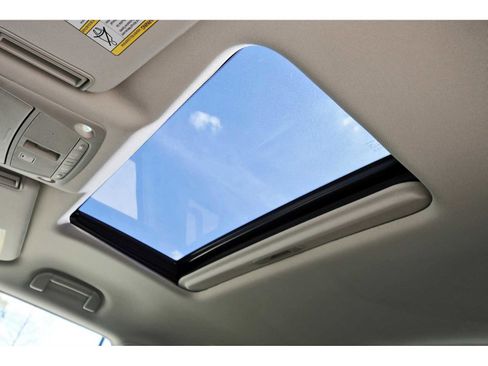 Used 2024 Nissan Armada SL w/ Captain's Chairs Package image 30