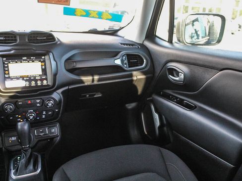 Used 2023 Jeep Renegade Latitude AWD/4WD image 6