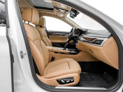 Used 2020 BMW ALPINA B7 xDrive image 36