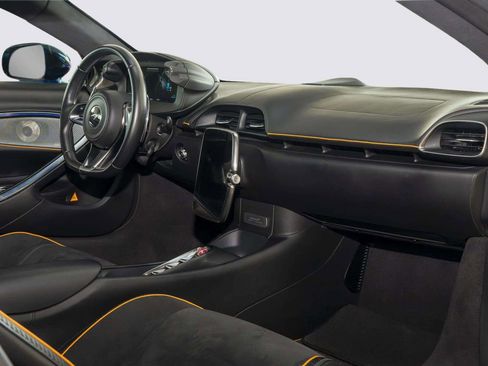 Used 2023 McLaren Artura RWD image 31
