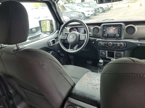 Used 2018 Jeep Wrangler Unlimited Sport image 12