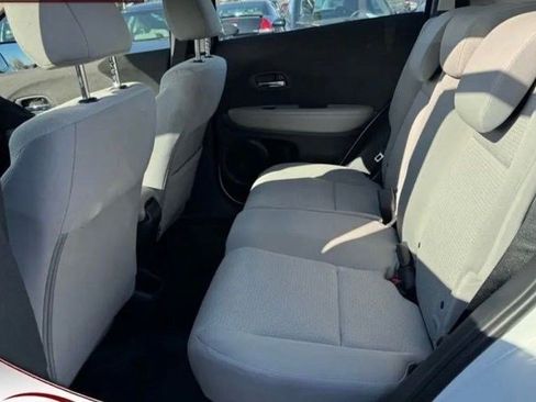Used 2021 Honda HR-V LX image 9