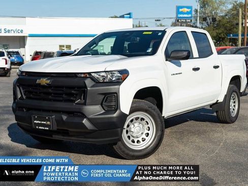 Used 2025 Chevrolet Colorado W/T image 1