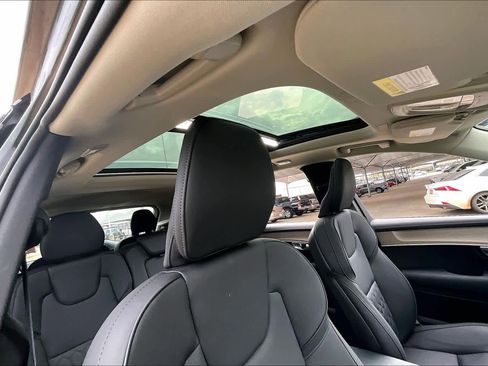 Used 2025 Volvo XC90 B6 Plus image 13