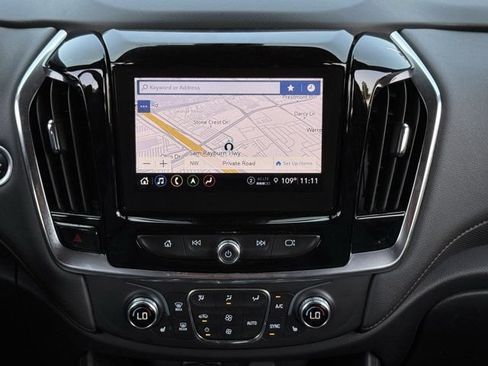 Used 2023 Chevrolet Traverse RS FWD image 17