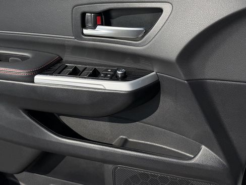 Used 2025 Toyota Sienna XSE w/ XSE Plus Package image 21