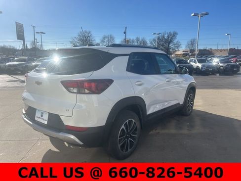 Used 2025 Chevrolet TrailBlazer LT image 4