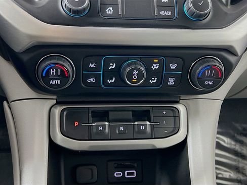 Used 2023 GMC Acadia SLT image 15