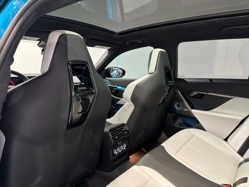 Used 2026 BMW M5 Touring image 28