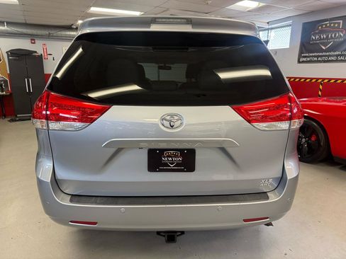 Used 2014 Toyota Sienna Limited image 5
