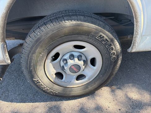 Used 2016 GMC Savana 2500 image 10