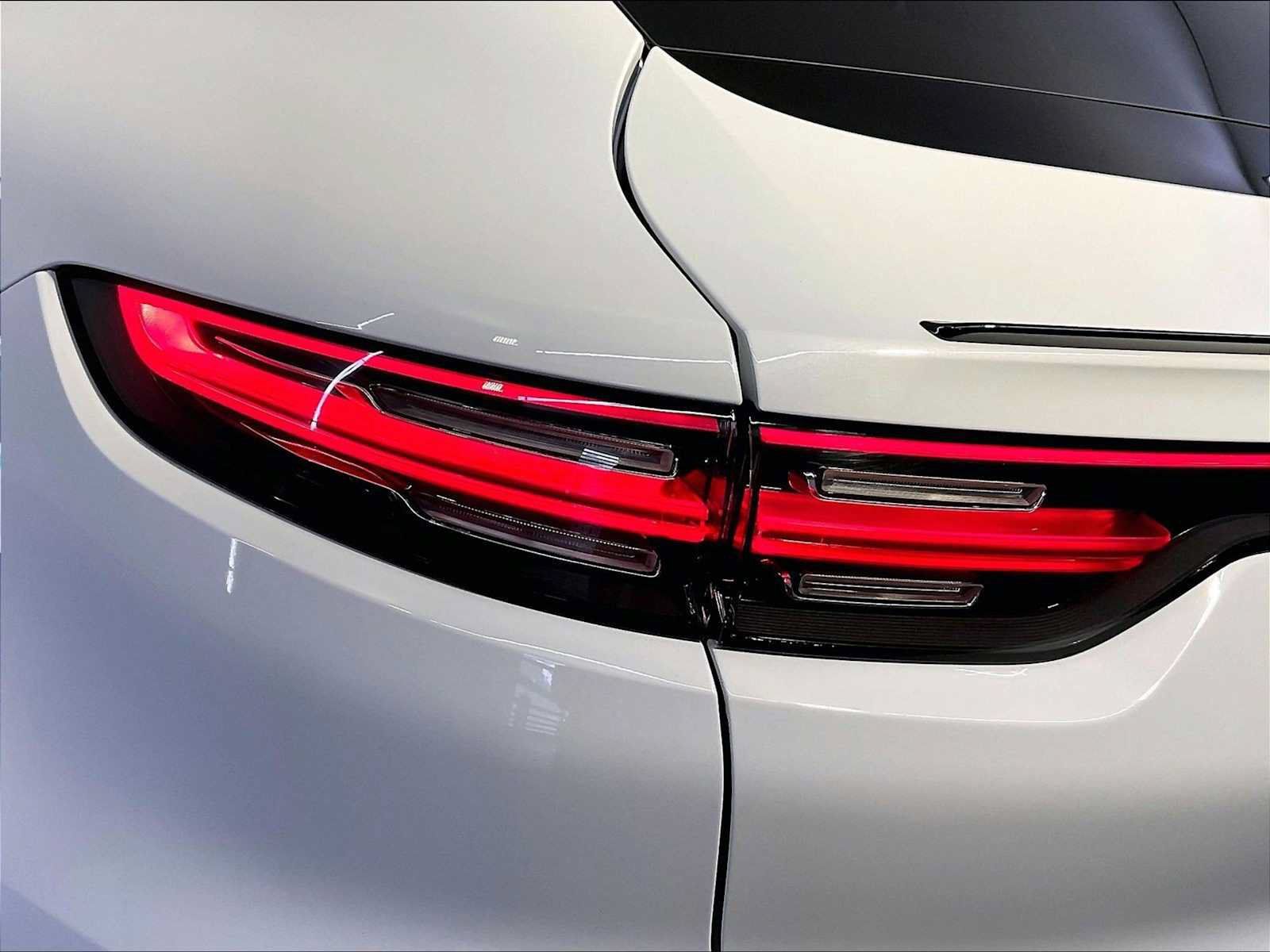 Certified 2023 Porsche Cayenne Platinum Edition AWD/4WD image 30