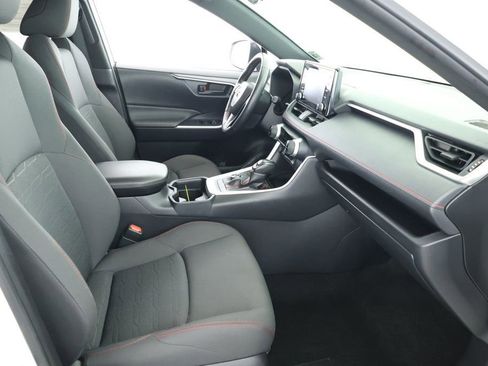 Used 2021 Toyota RAV4 SE image 22