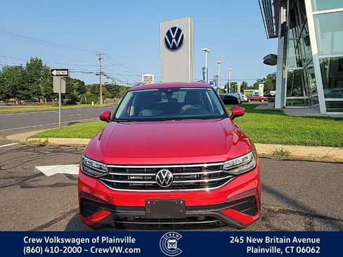 Certified 2023 Volkswagen Tiguan SE w/ Panoramic Sunroof Package AWD/4WD image 2