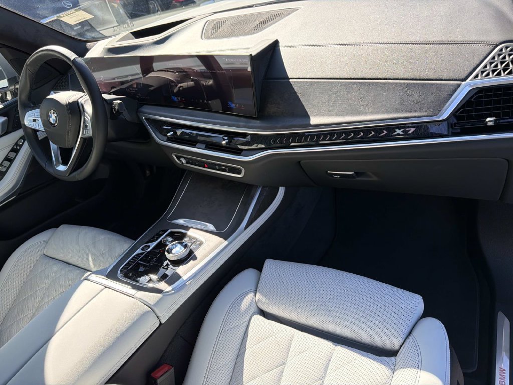 Used 2024 BMW X7 xDrive40i AWD/4WD image 13