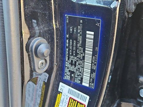 Used 2020 Toyota Highlander Limited FWD image 27