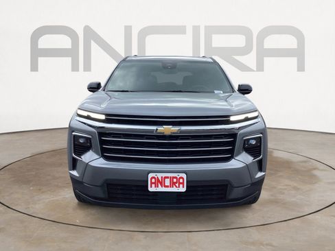 Used 2025 Chevrolet Traverse LT FWD image 8