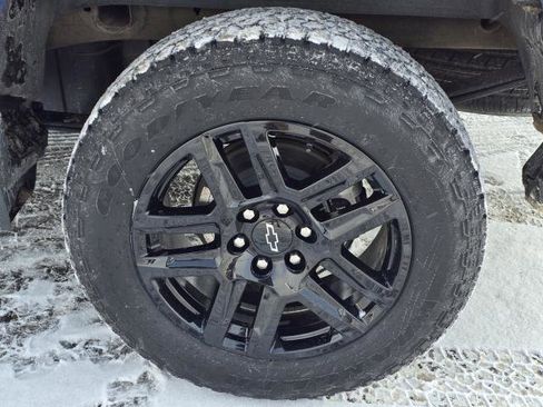 Used 2023 Chevrolet Silverado 1500 LT Trail Boss w/ LPO, Dark Essentials Package image 5