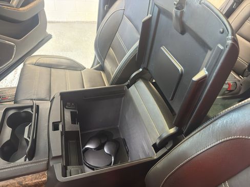 Used 2015 GMC Yukon Denali w/ Premium Package AWD/4WD image 19