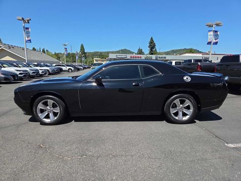 Used 2020 Dodge Challenger SXT RWD image 11