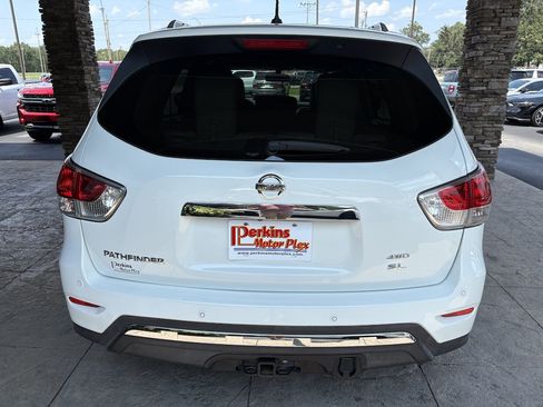 Used 2015 Nissan Pathfinder SL w/ SL Tech Package FWD image 7