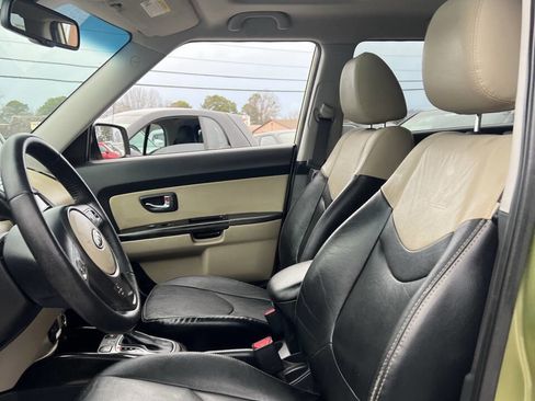 Used 2012 Kia Soul ! w/ Premium Pkg image 12