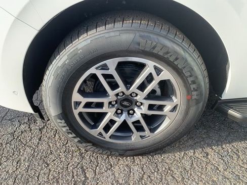 New 2025 Ford Expedition Active image 32