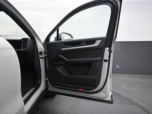 New 2025 Porsche Cayenne Coupe image 15