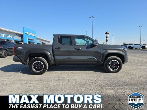 Used 2025 Toyota Tacoma TRD Off-Road AWD/4WD image 11