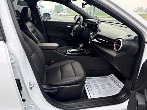 Used 2025 Chevrolet Trax RS w/ Sunroof Package FWD image 29