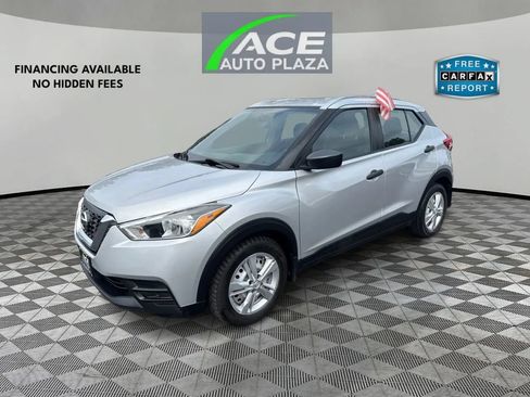 Used 2018 Nissan Kicks S FWD image 2
