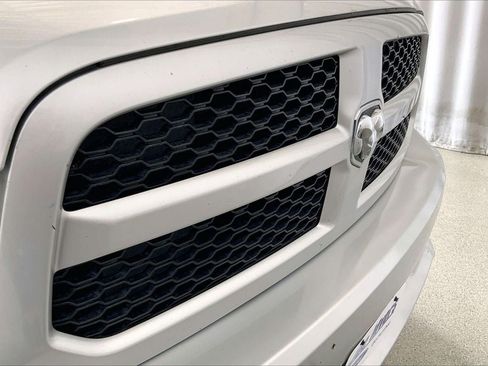 Used 2019 RAM 1500 Express w/ Express Value Package AWD/4WD image 6
