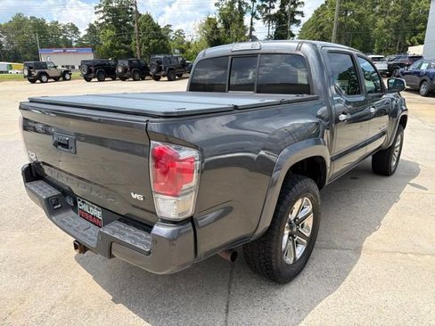Used 2016 Toyota Tacoma Limited w/ Towing Package AWD/4WD image 6