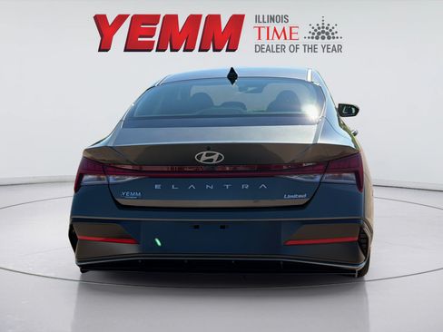 Used 2025 Hyundai Elantra Limited FWD image 10