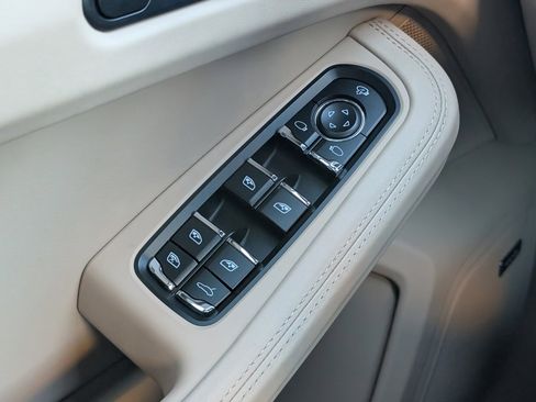 Certified 2025 Porsche Macan S image 23