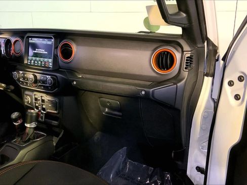 Used 2023 Jeep Gladiator Mojave w/ Cold Weather Group image 19