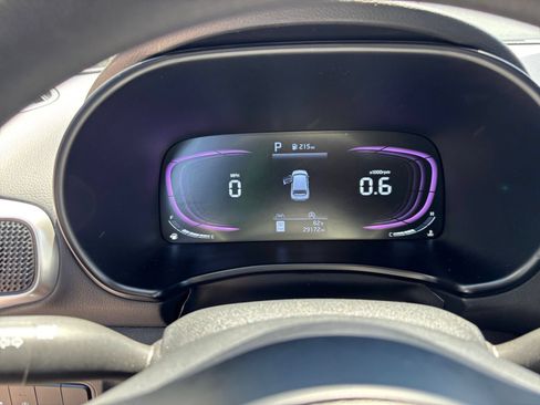 Used 2025 Kia Soul LX w/ LX Technology Package FWD image 34