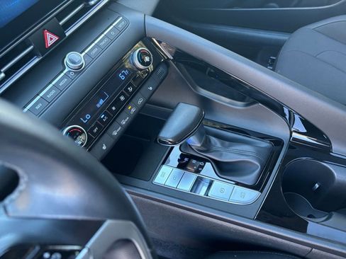 Used 2025 Hyundai Elantra SEL image 36